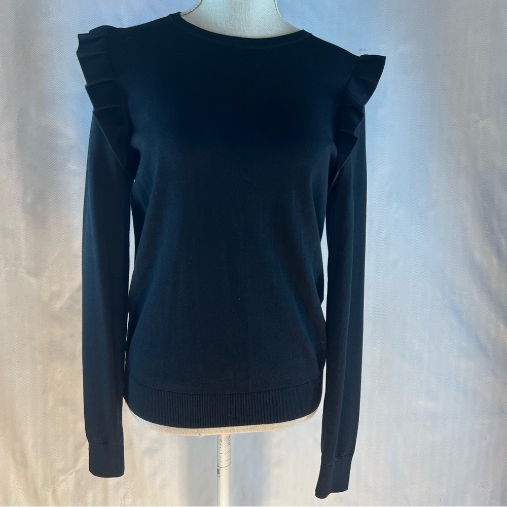 Ann Taylor Sweater Black Lightweight Nylon Blend Ruffle Shoulder Long Sleeve XS👍